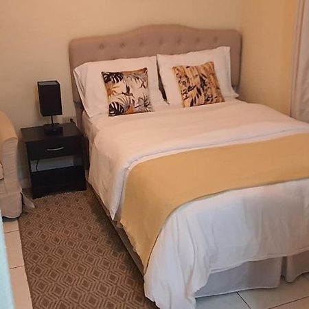 Hastings Towers 4D - Studio Apt Opp Beach Bridgetown Exterior foto